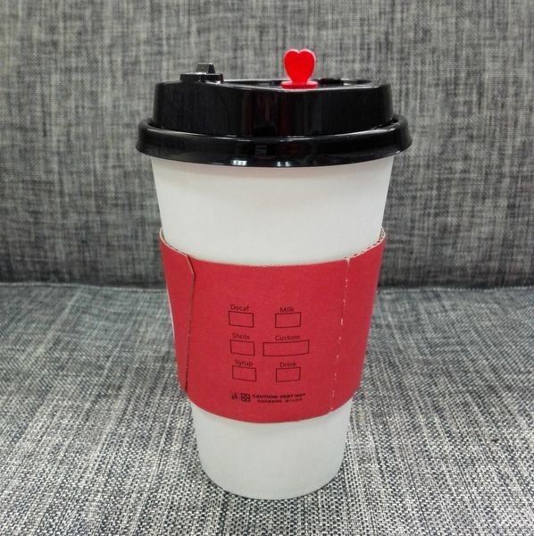 แขนถ้วยกระดาษกาแฟร้อนพร้อมพิมพ์โลโก้เฟล็กโซออฟเซ็ตพิมพ์สีต่างๆ