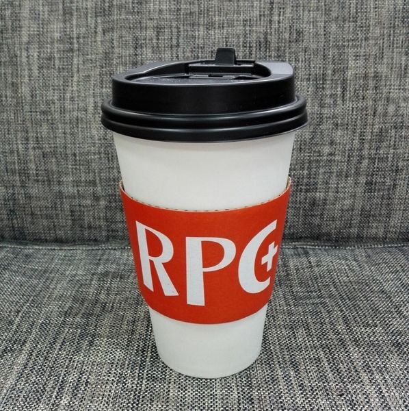 โลโก้ที่กำหนดเองแขนถ้วยกาแฟกระดาษกับอาหารเกรดกระดาษคราฟท์ลูกฟูก